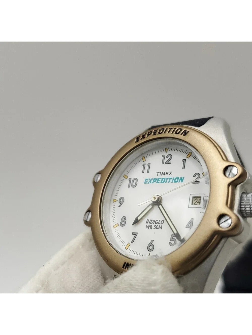 Timex Expedition Indiglo White Date Dial Womens Watch 32mm New Battery